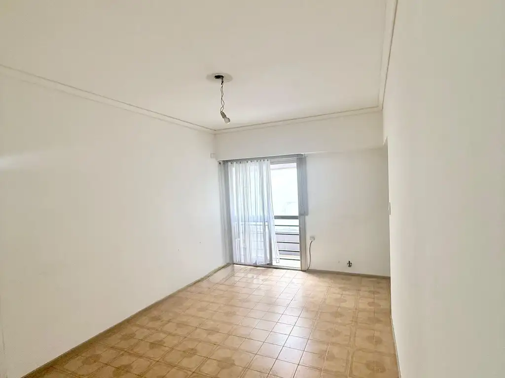 Palermo apartment with French balcony