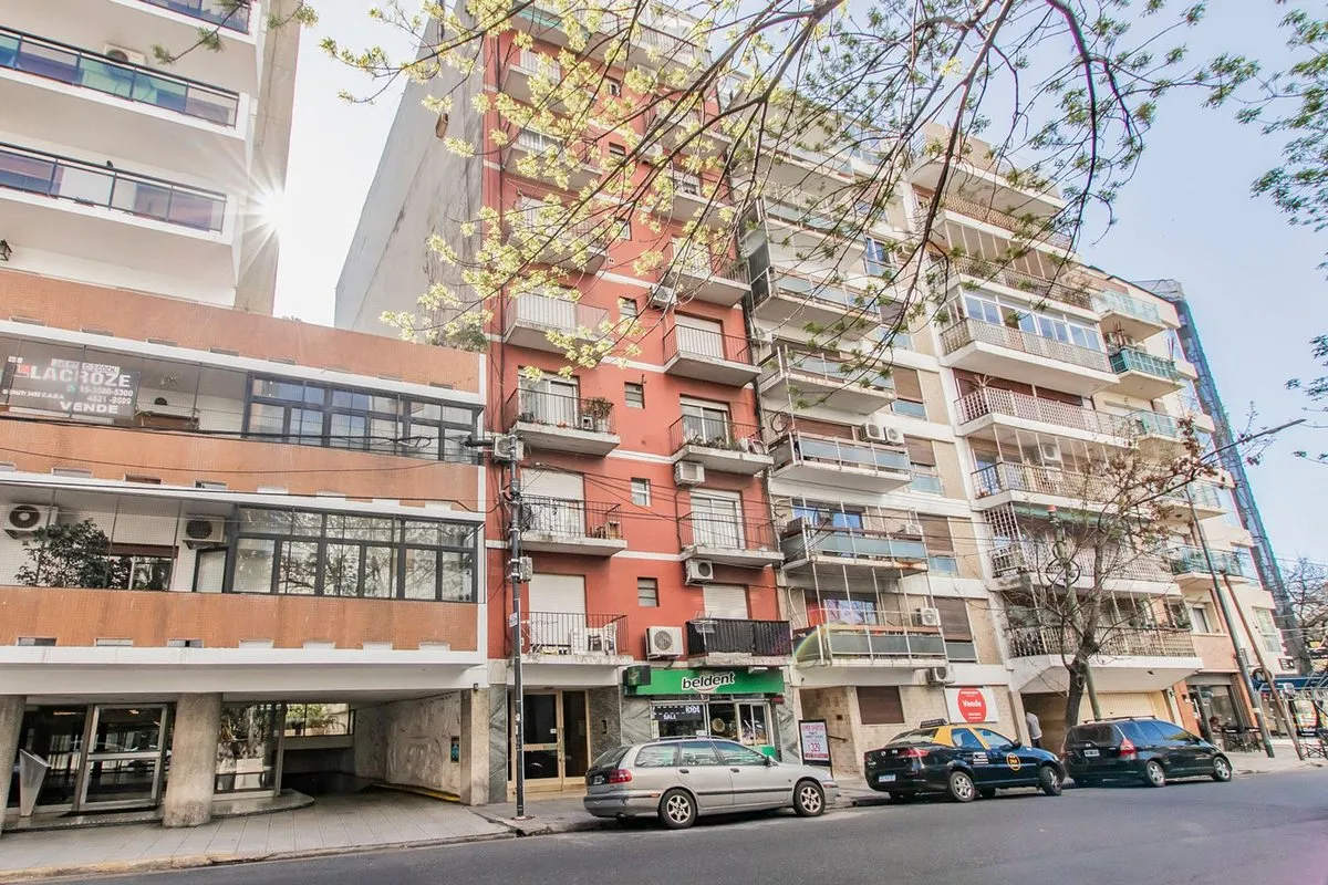 Studio with enclosed balcony in Palermo