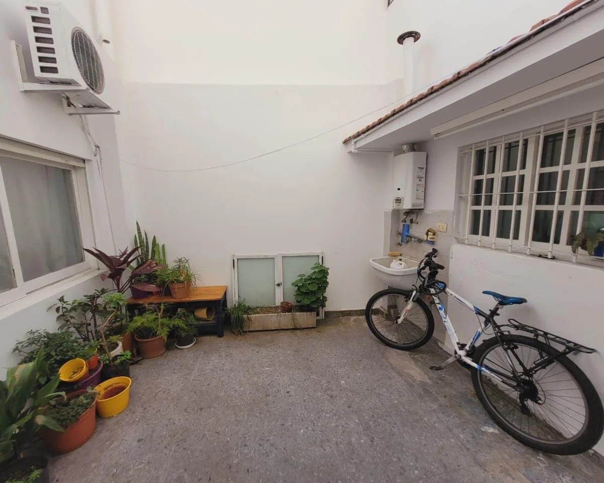 Planta baja con patio amoblado