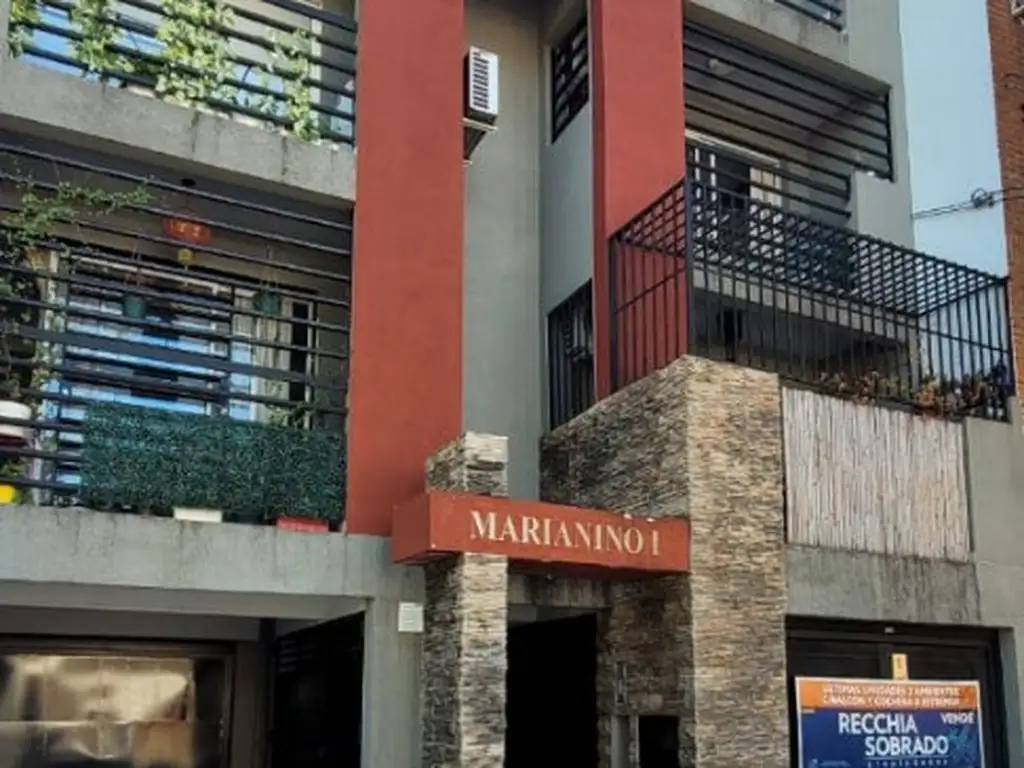 Monoambiente con balcón y cochera