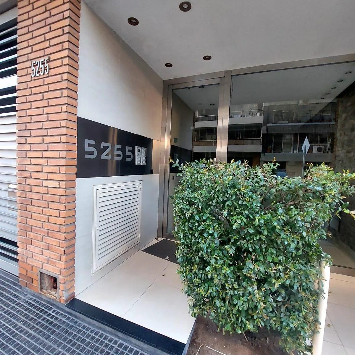 Monoambiente con balcón terraza