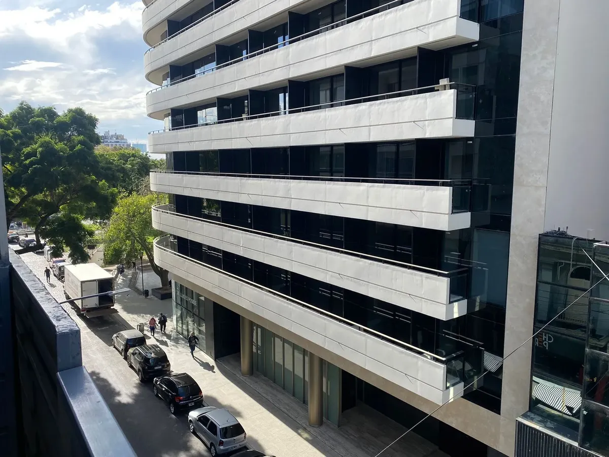 Monoambiente amoblado con balcón