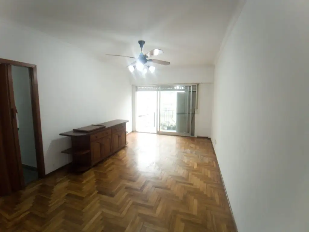 Departamento con balcón en Villa Urquiza