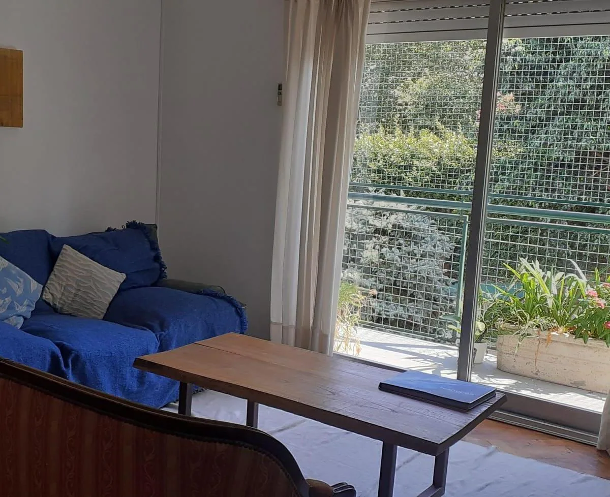 Departamento con balcón contrafrente