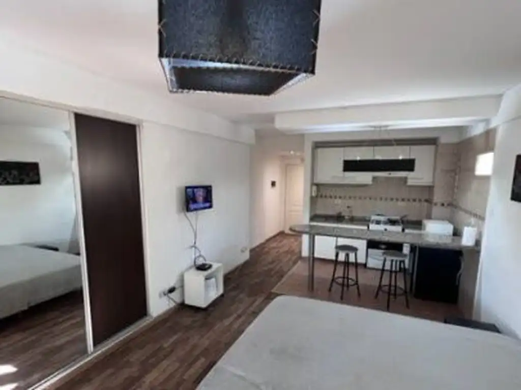Loft amoblado con balcón