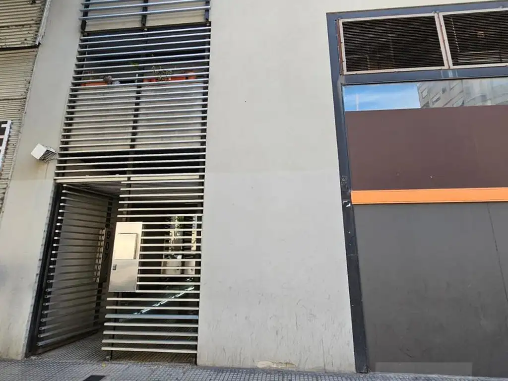 2 ambientes con balcón amplio