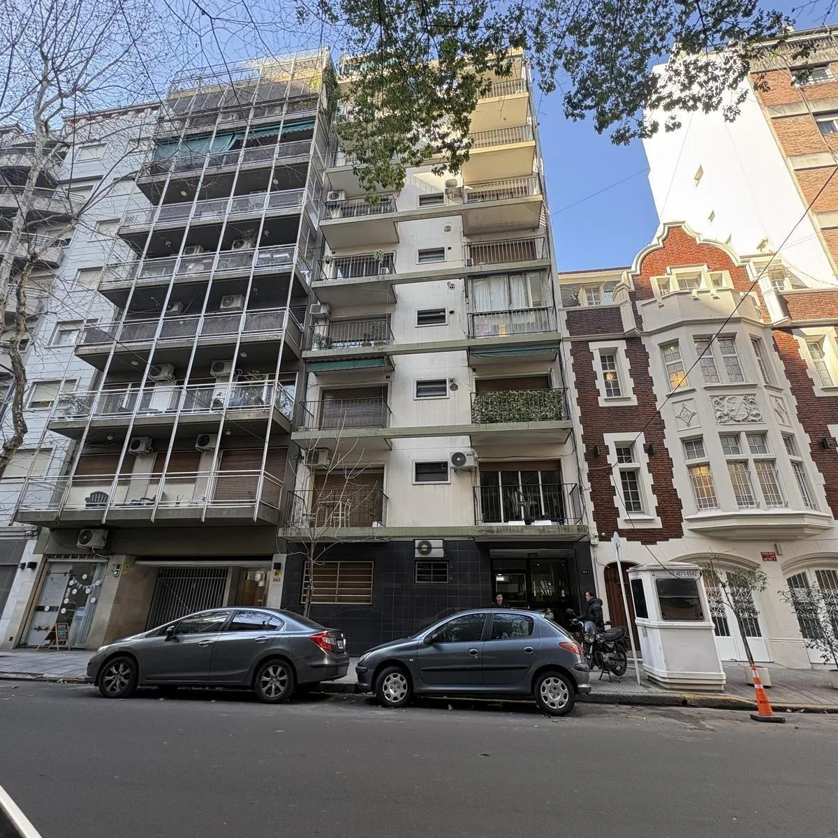 Monoambiente con balcón y terraza