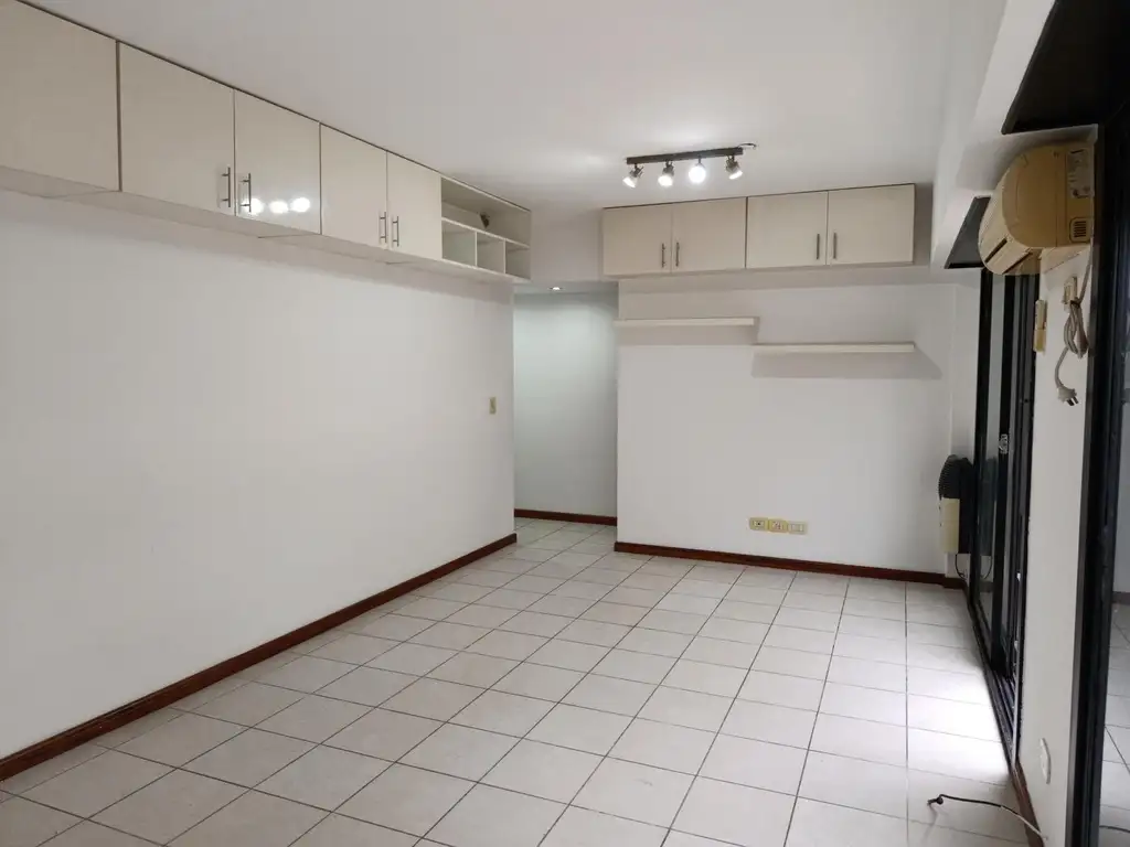 Monoambiente con doble balcón