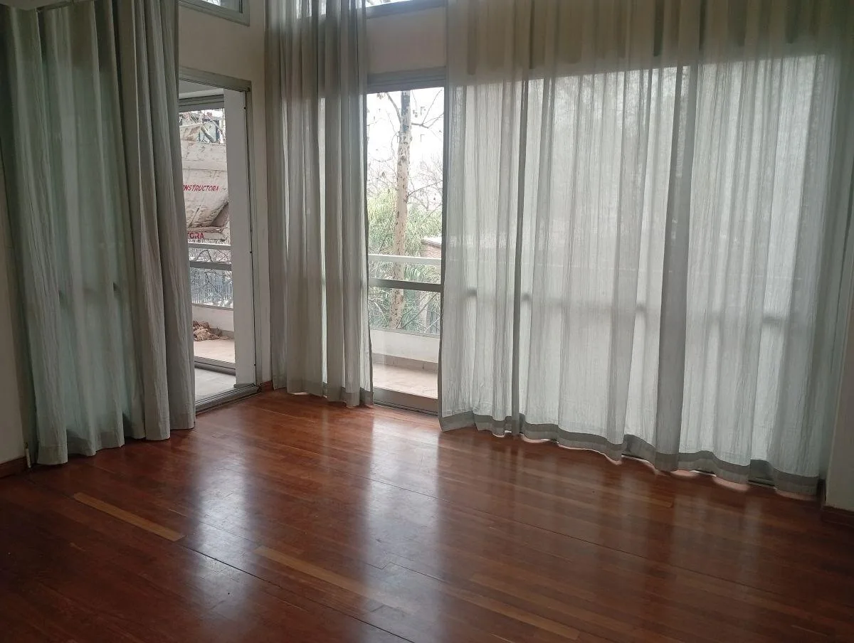 Duplex con balcón corrido