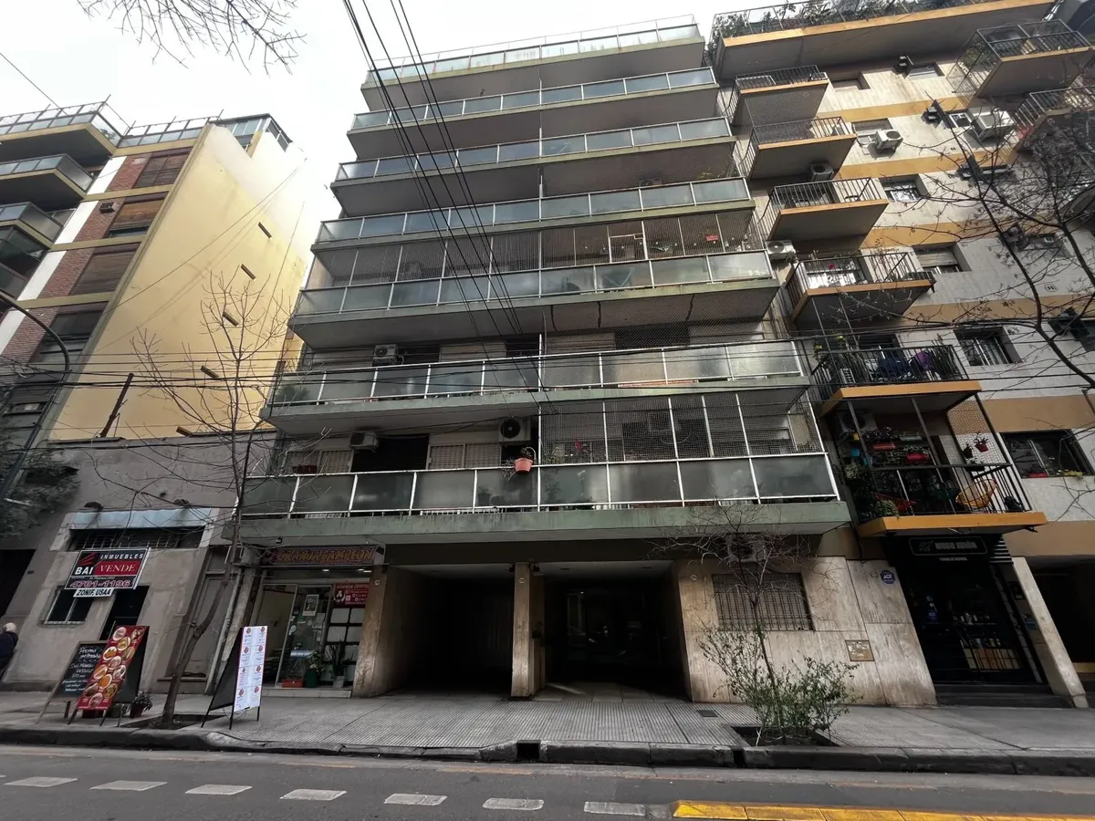 2 ambientes con balcón corrido