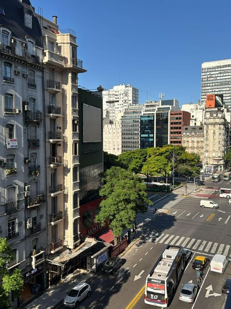 Monoambiente con balcón en Recoleta