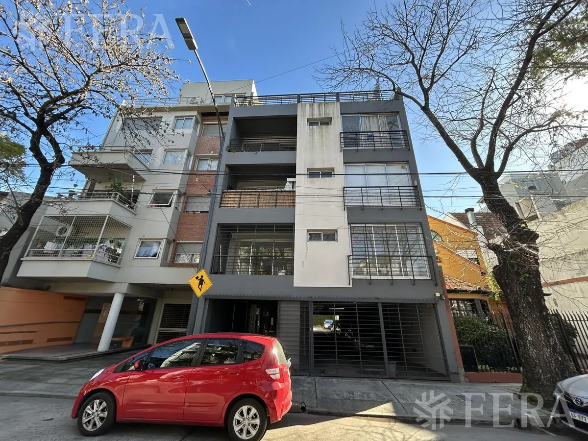2 ambientes con balcón y cochera