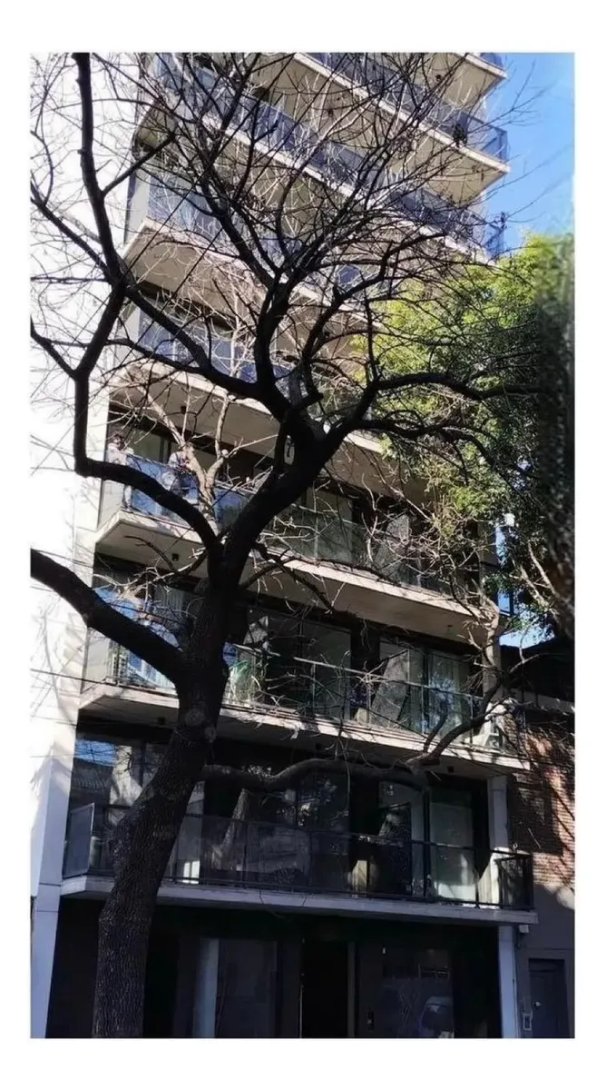 Monoambiente con balcón y piscina