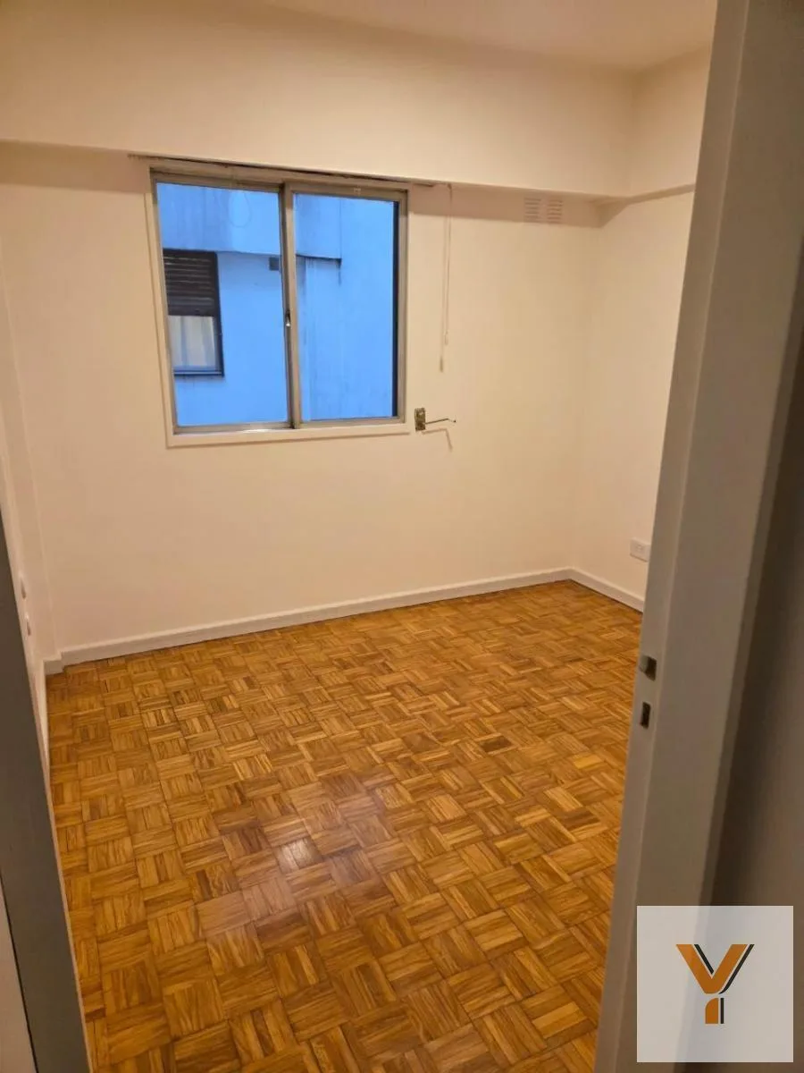 Departamento con balcón y terraza