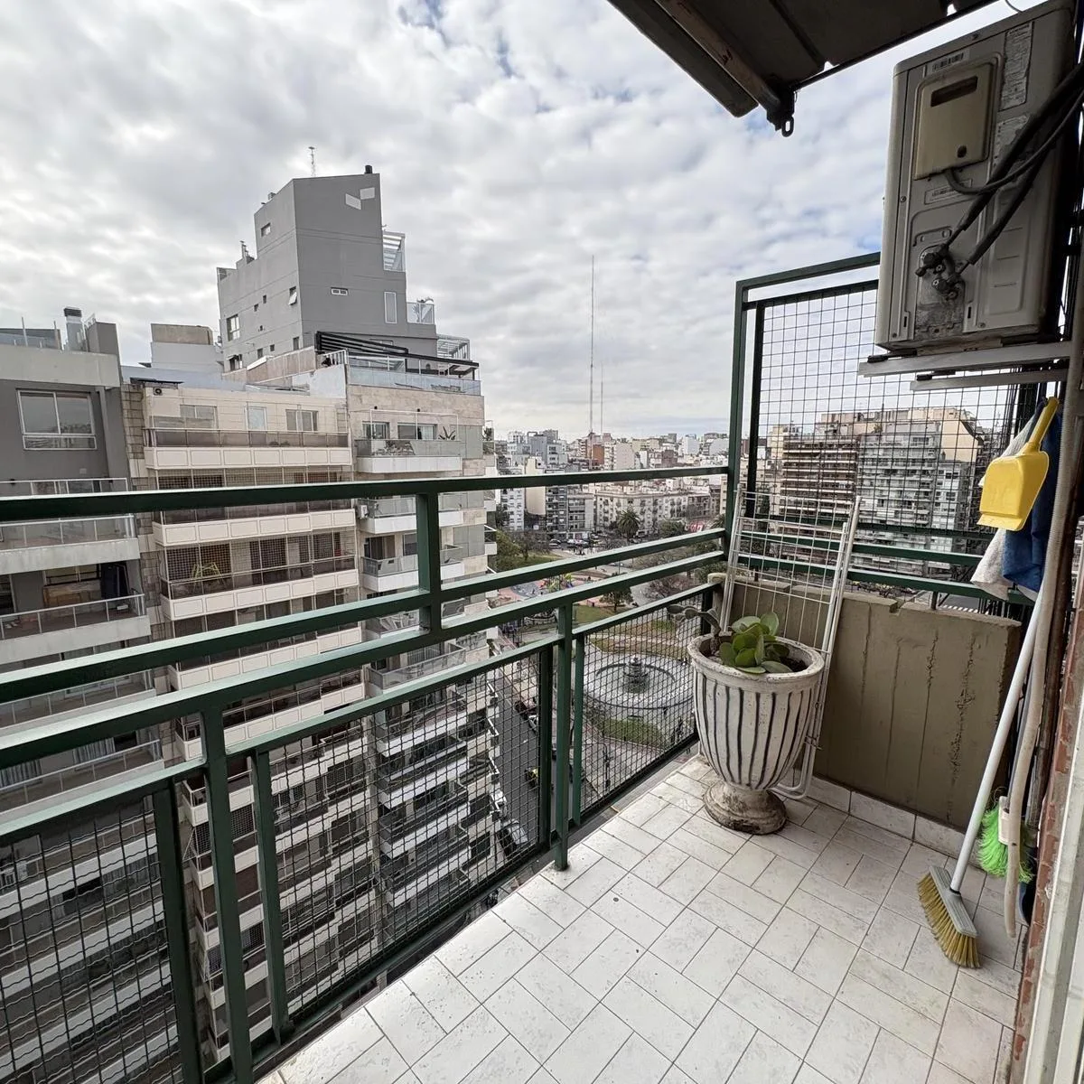 Monoambiente con balcón amoblado