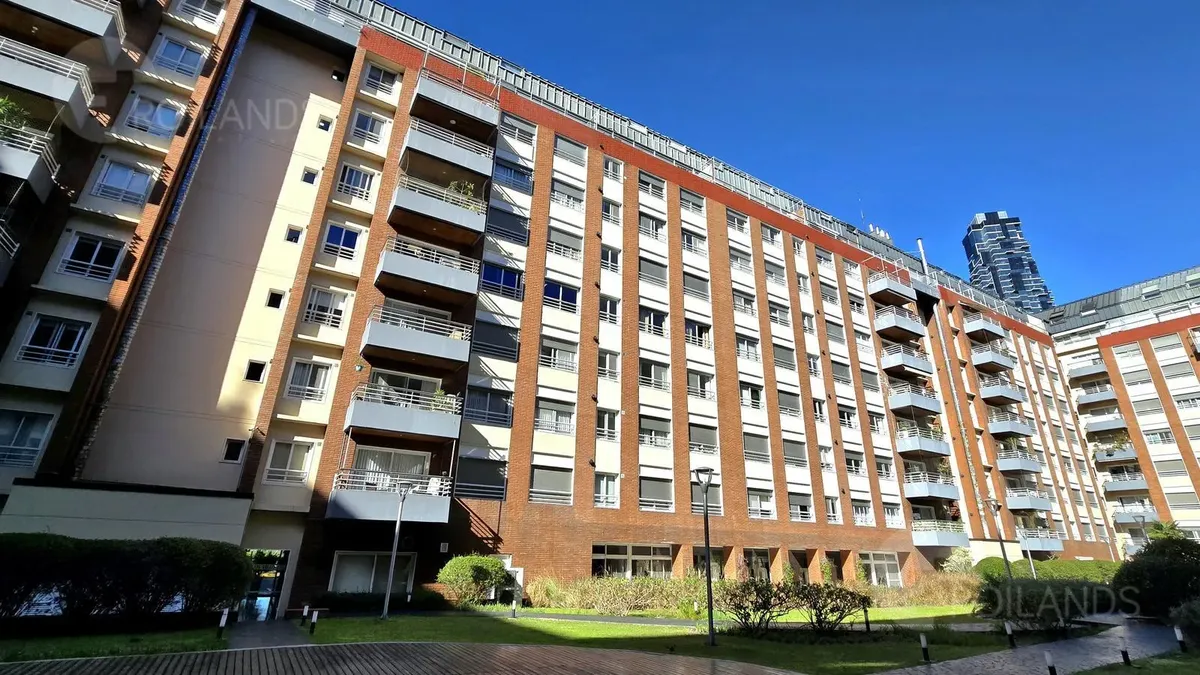 Departamento con patio en Puerto Madero