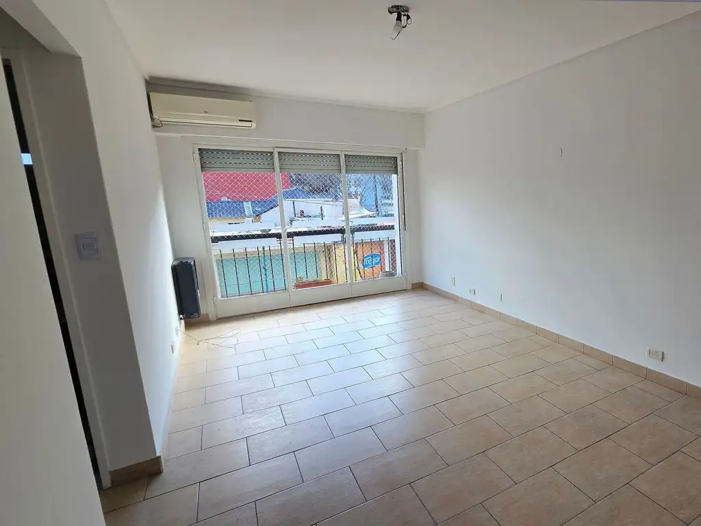 3 ambientes con balcón y doble vidrio