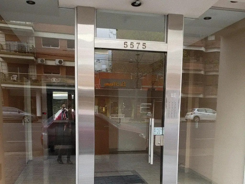 Departamento con balcón al frente