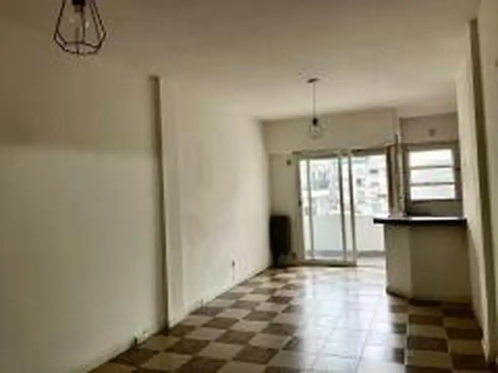 Monoambiente con balcón y cocina equipada