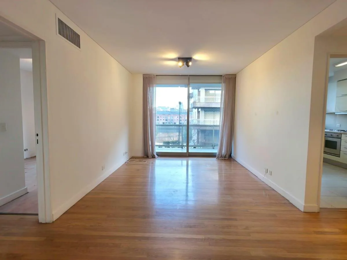 3 ambientes con balcón y cochera