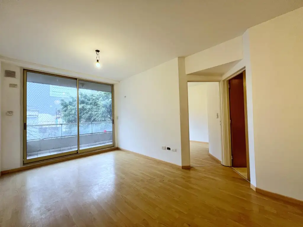 Departamento con balcón en Colegiales