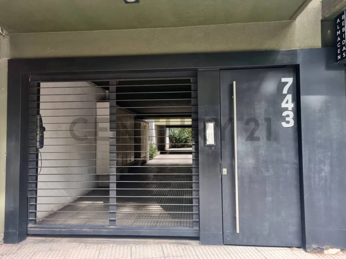 Monoambiente amueblado con balcón