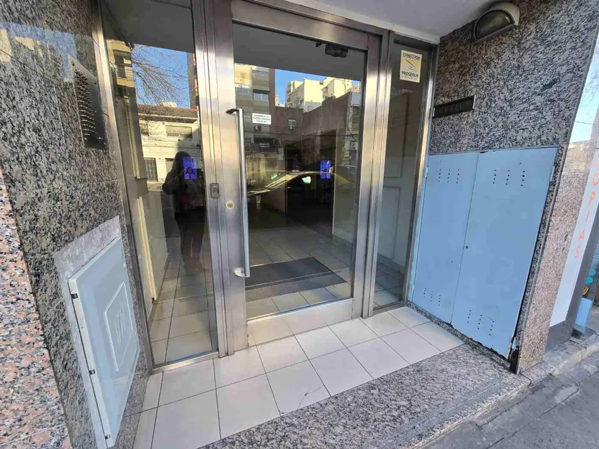 Piso 9 con balcón y vista