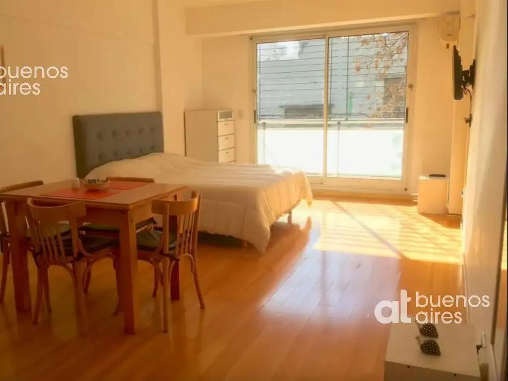 Monoambiente amoblado con balcón