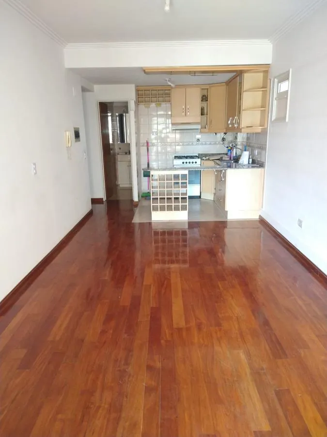 Monoambiente con balcón en Caballito
