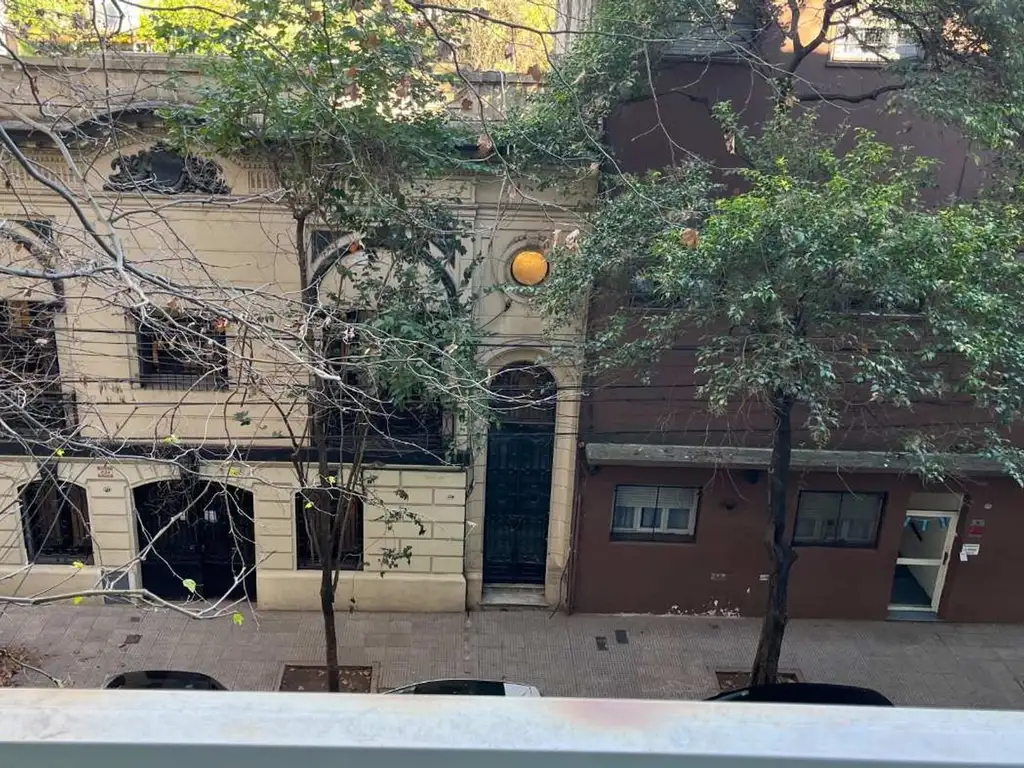 Monoambiente con balcón y seguridad 24 hs