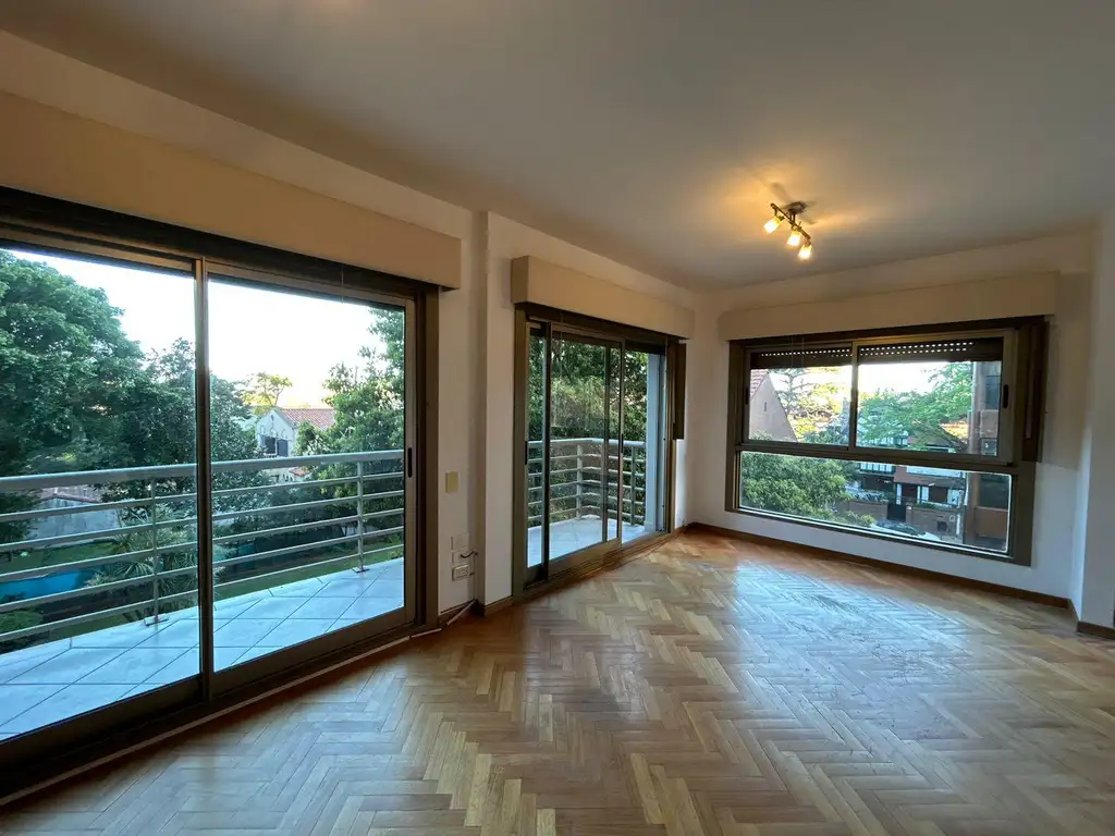 Departamento en La Lucila con vista