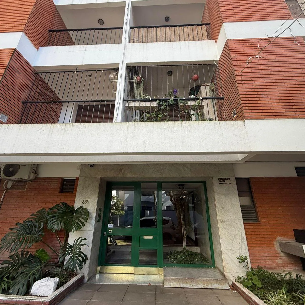 Departamento con balcón en Olivos