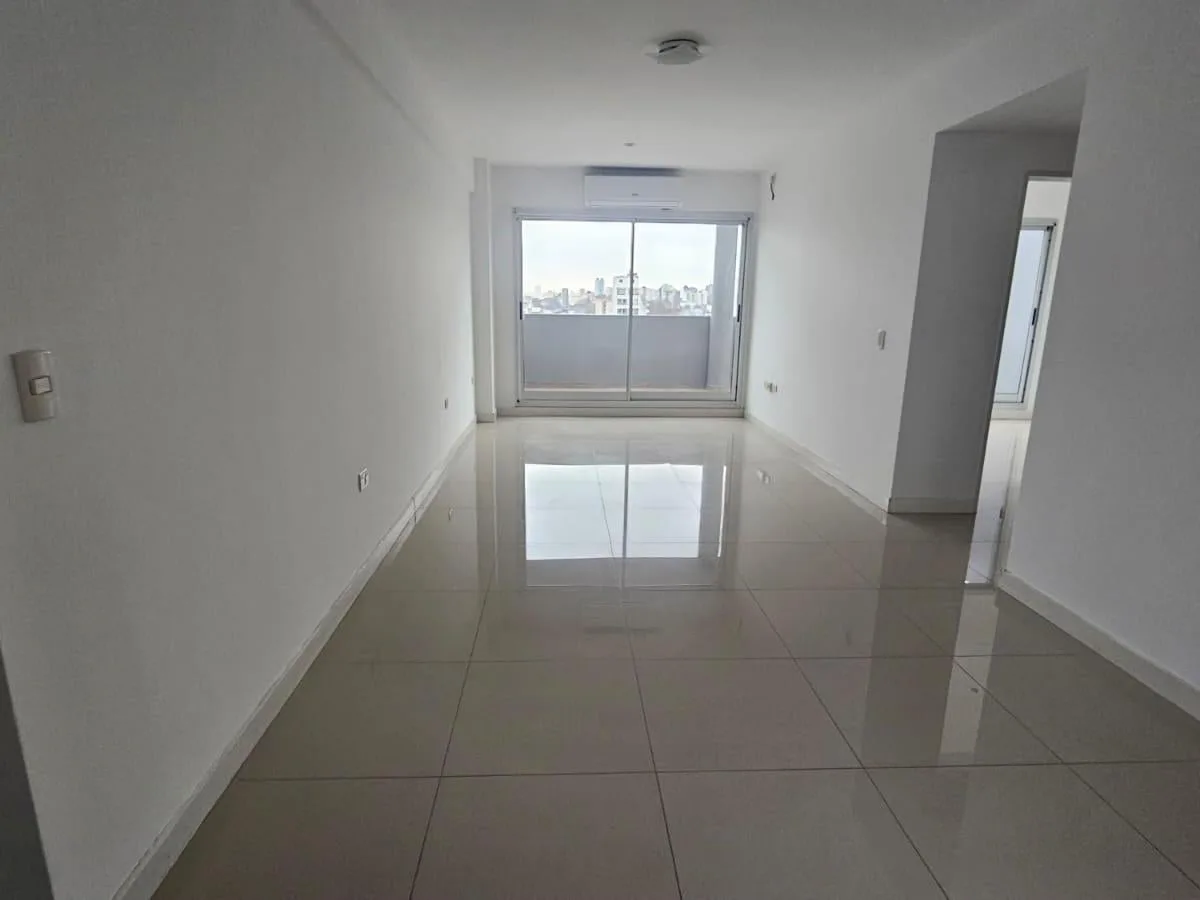 Departamento con balcón aterrazado