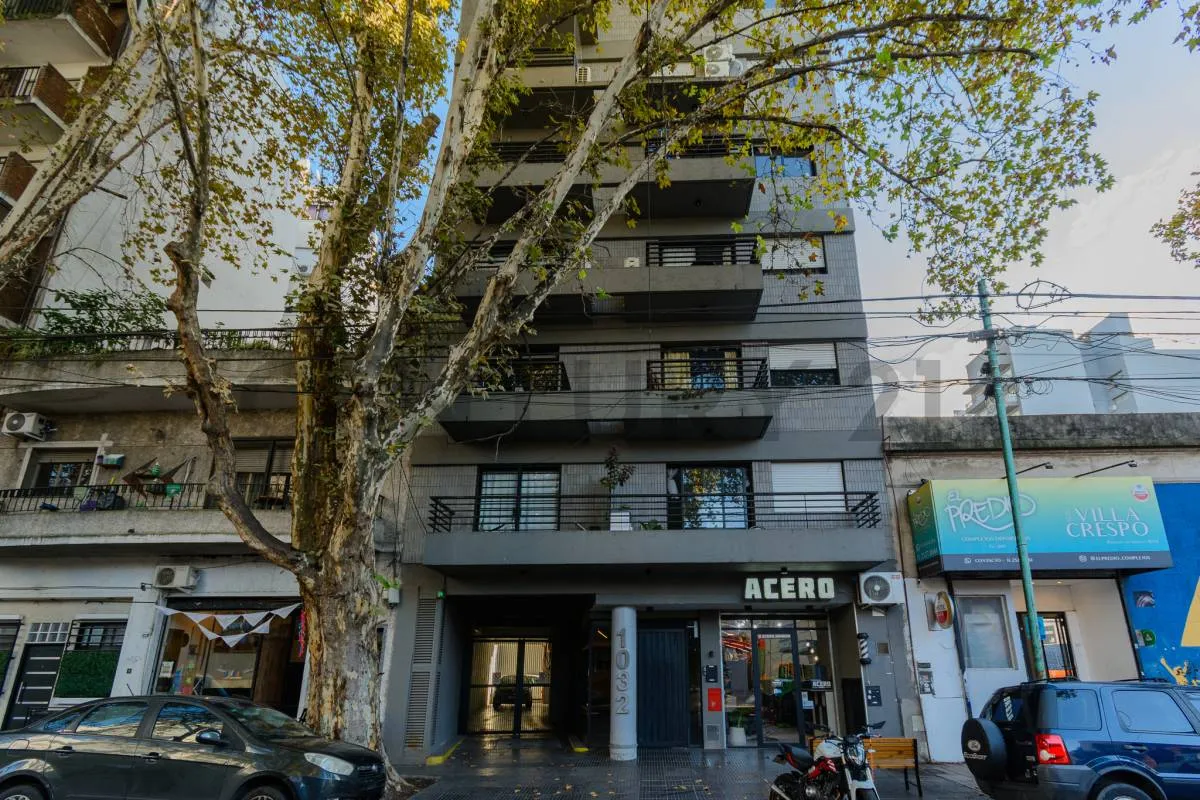 Monoambiente con balcón y parrilla