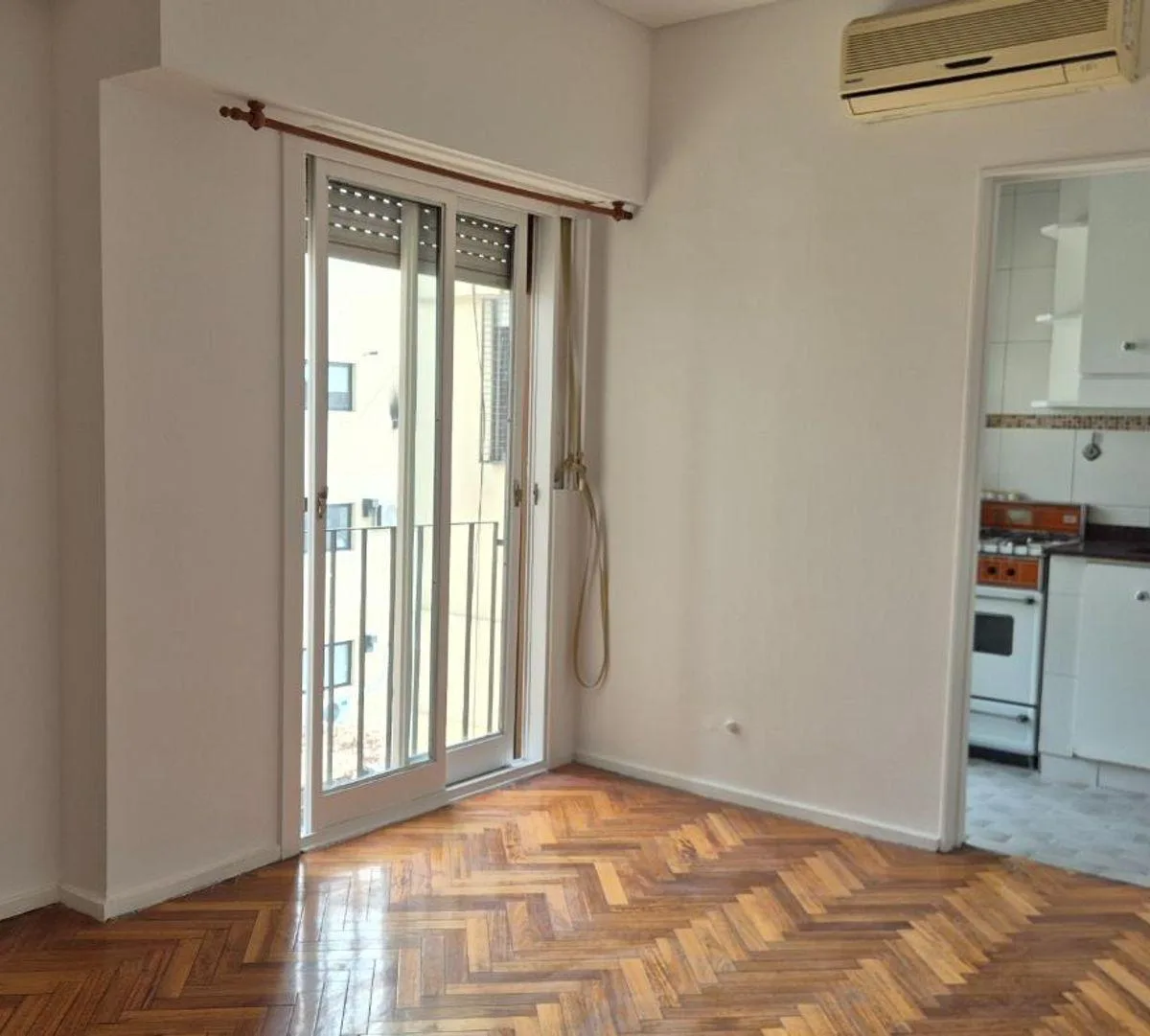 2 ambientes con balcón francés
